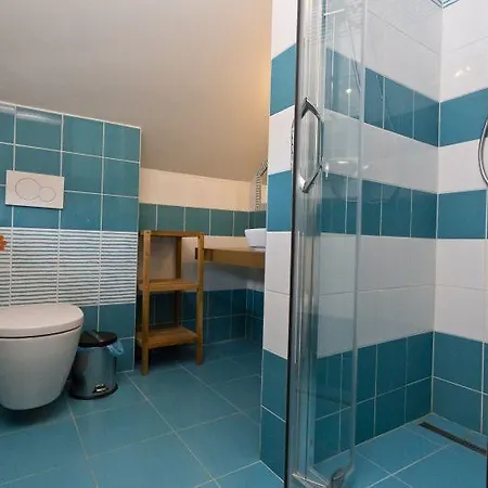 ゲストハウス Alpina Certov